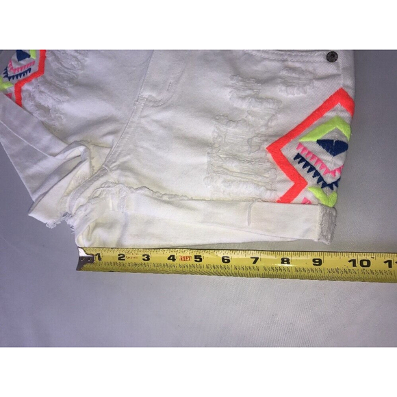 New Carmar Mid Rise White Denim Shorts LF Store Cotton Distressed Embroidered 24 - Picture 9 of 9